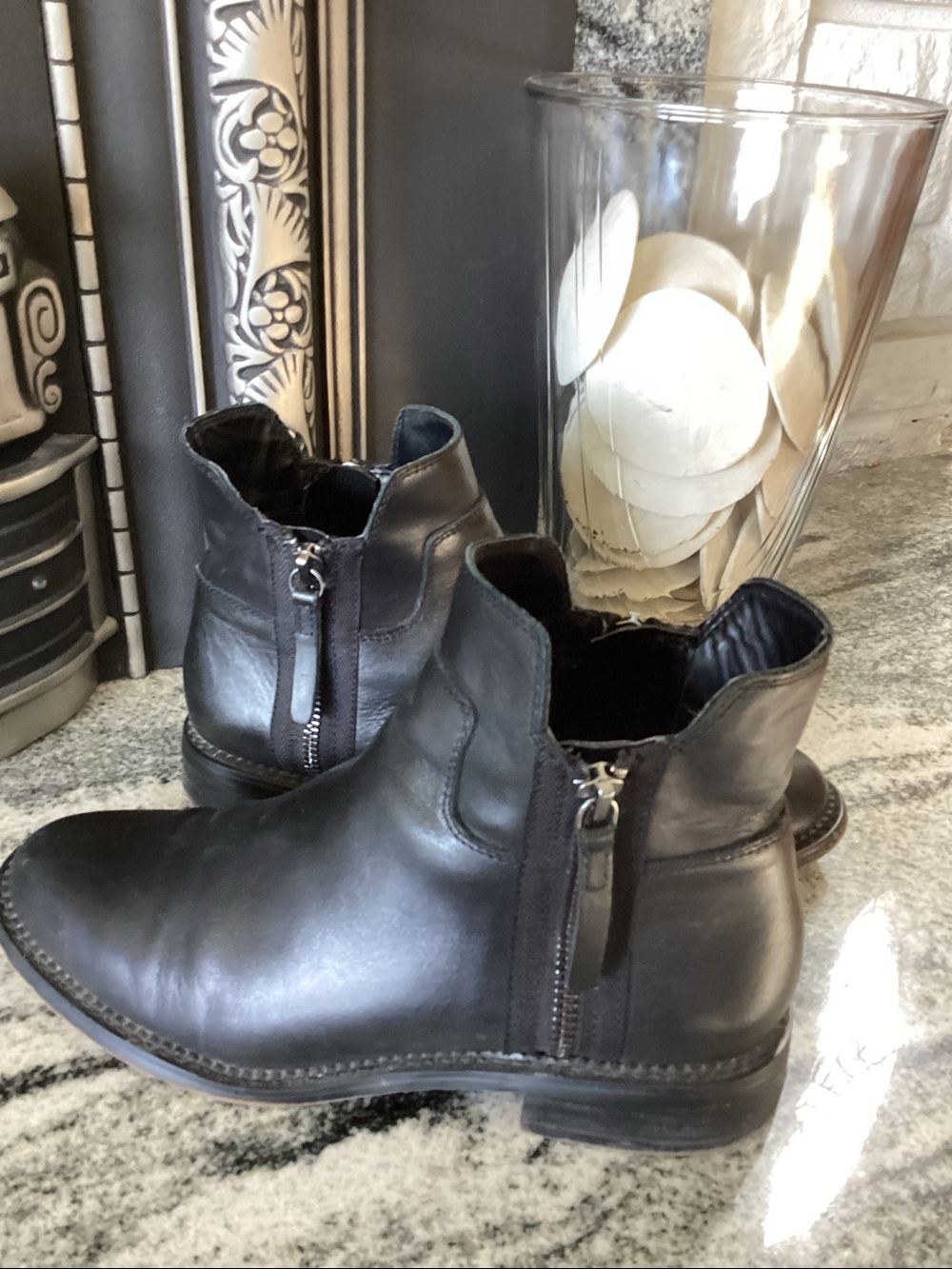 FRANCO SARTO WOMENS Black Leather Zip Ankle Boots